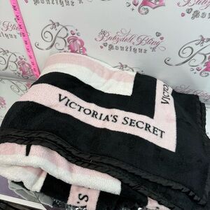 Victoria's Secret blanket throw Black and Pink Logo Plush Throw Blanket